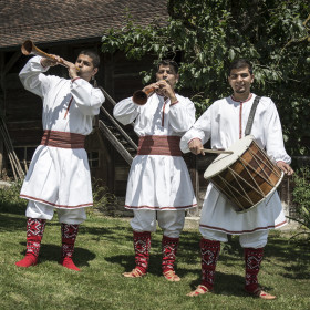 Izvorna Muzika: Traditional